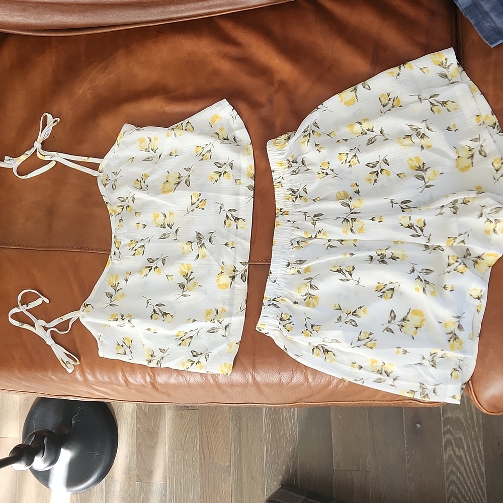 Shorts and Tank set. White with yellow flowers, size medium, light and comfy!